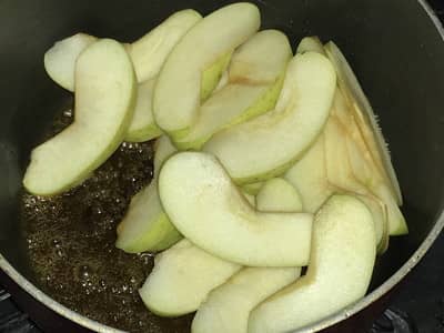 リンゴのキャラメル煮