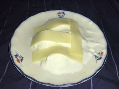 ヨーグルトとチーズ