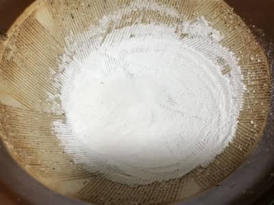 砂糖から粉糖を作る